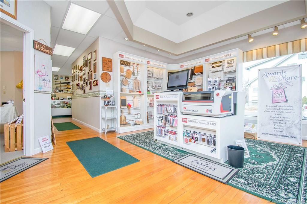 492 Enfield St, Enfield, CT 06082